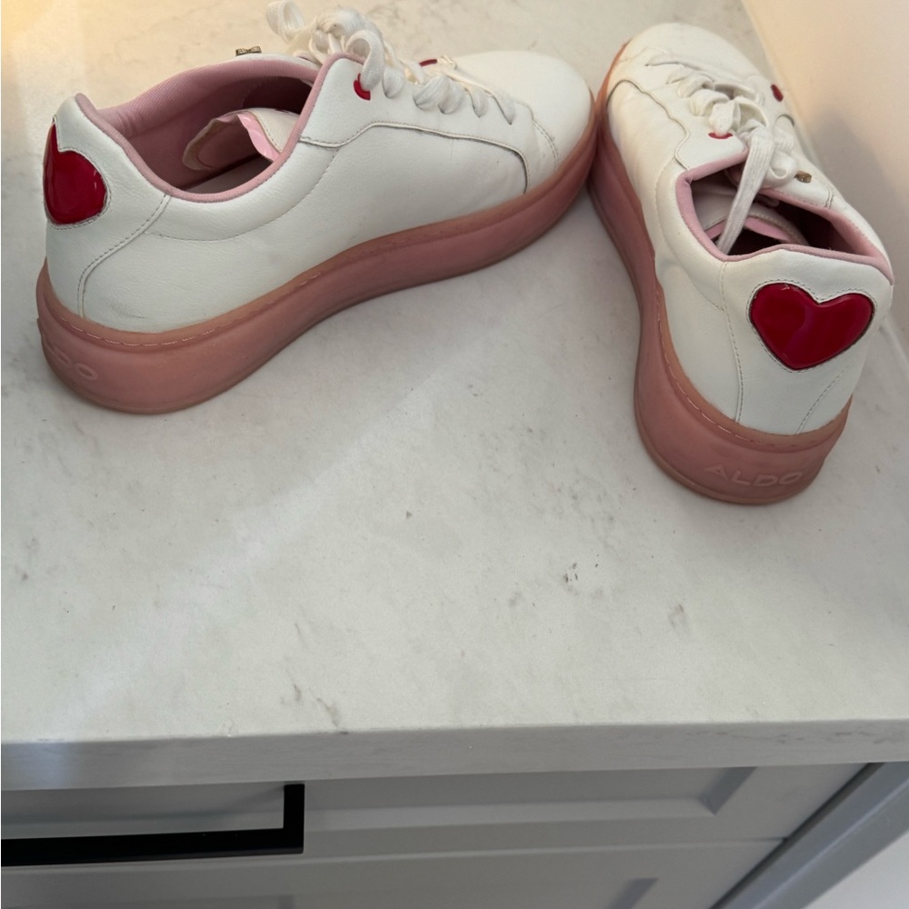 White runners w Pink Sole & Hearts